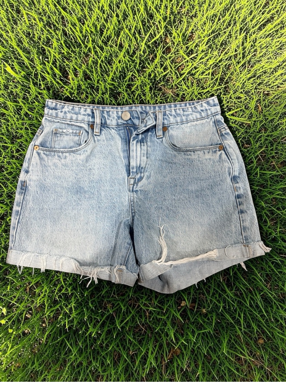 Blank NYC The Perry Mom Short Light Wash Denim Cutoff Shorts